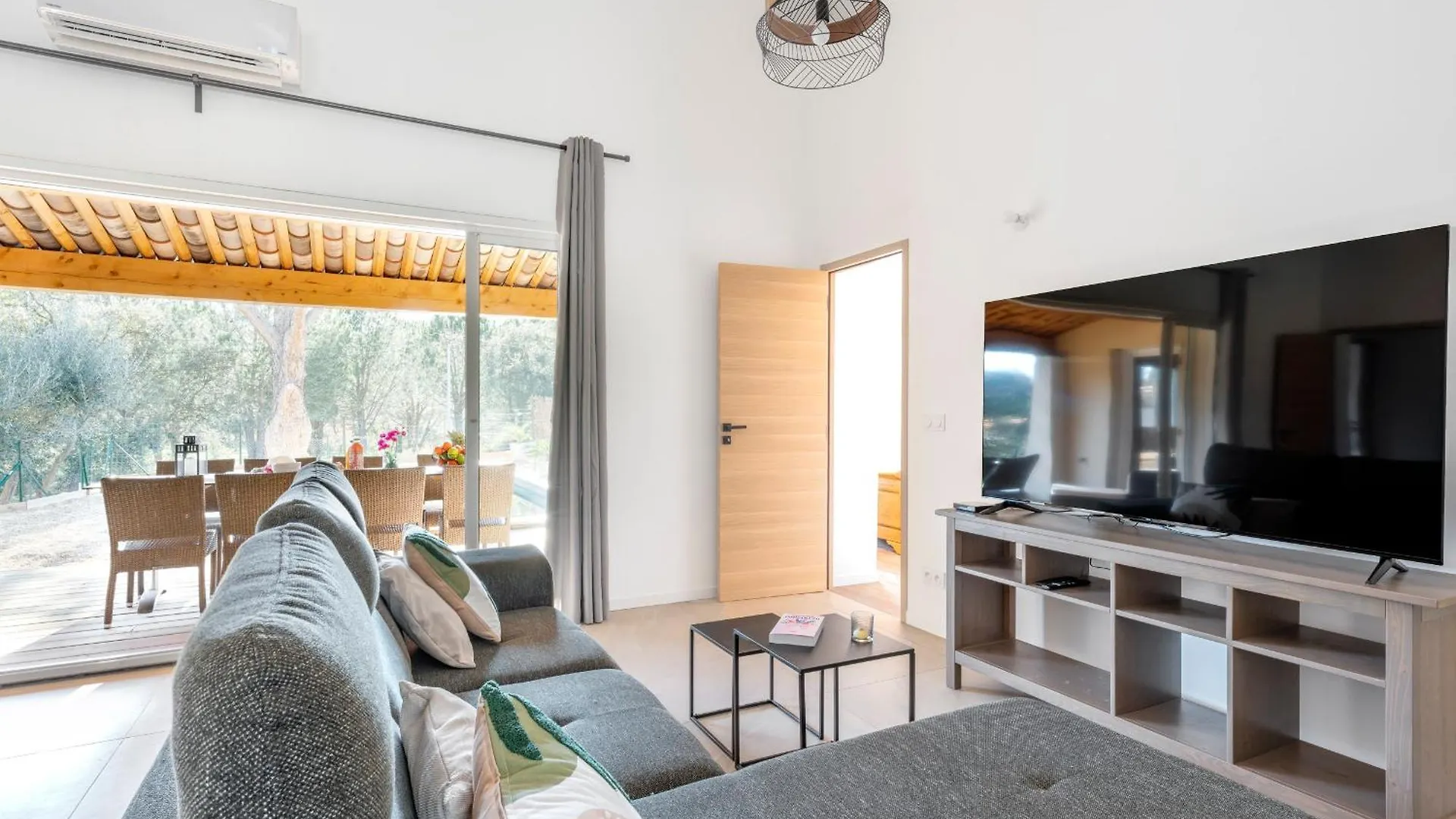 Villa Climatisee 6 Personnes, Piscine Privee, 3 Chambres Le Plan-de-la-Tour
